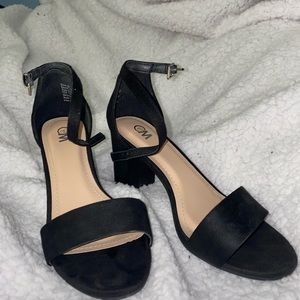 Chelsea Moreland heels